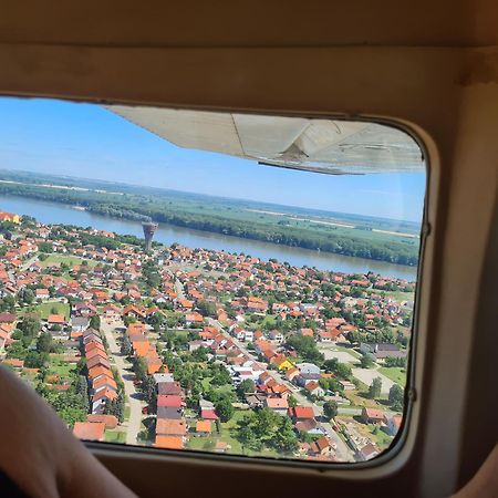 Vila Rosa Vukovar Buitenkant foto