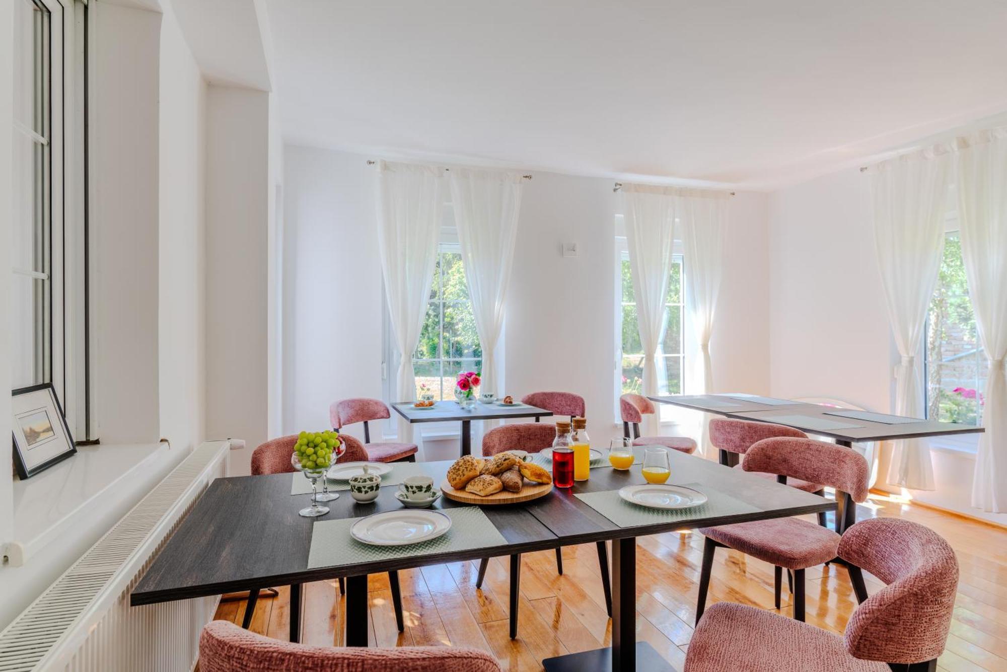 Vila Rosa Vukovar Buitenkant foto